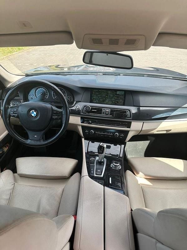 Gebraucht BMW 525 Sport Line 218 PS (160 kW) 2012 Grau Kombi