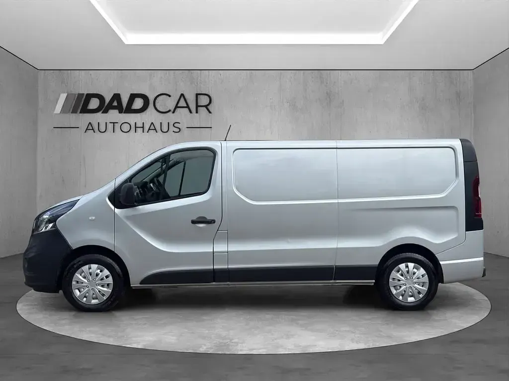 Gebraucht Opel Vivaro 145 PS (106 kW) 2018 Silber Van / Kleinbus