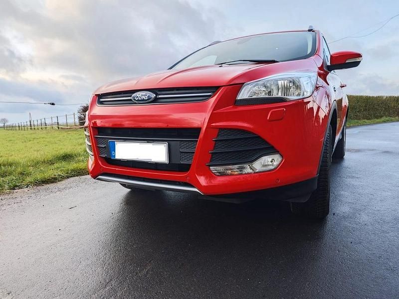 Gebraucht Ford Kuga Titanium 150 PS (110 kW) 2015 Rot SUV