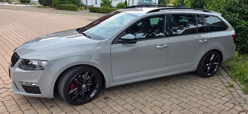 Grau Gebraucht 2016 Skoda Octavia RS Kombi | 16.490 € (Guter Preis) - Bild 1/4