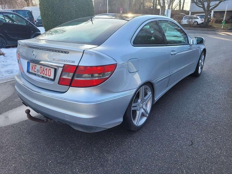 Gebraucht Mercedes CLC200 184 PS (135 kW) 2010 Iridiumsilber  metalliclack Coupé