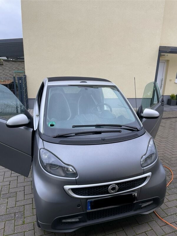 Grau Gebraucht 2014 Smart ForTwo Coupé Coupé | 6.900 € (Fairer Preis) - Bild 1/4
