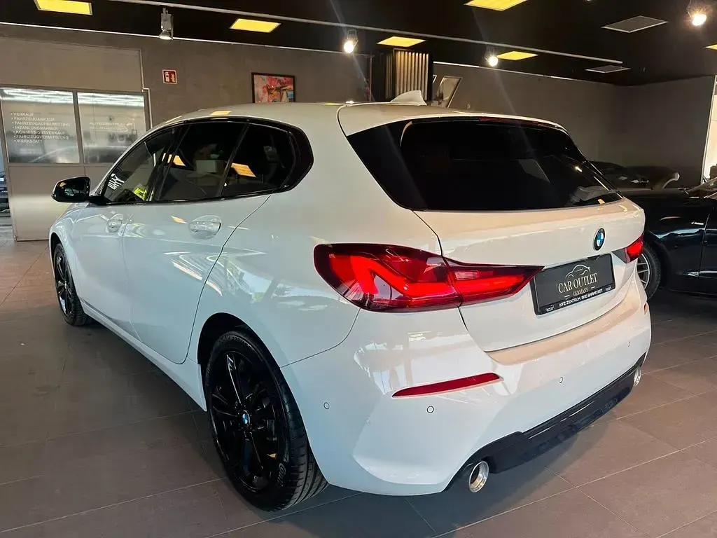 Gebraucht BMW 118 Shadowline 150 PS (110 kW) 2021 Alpinweiss iii Kleinwagen