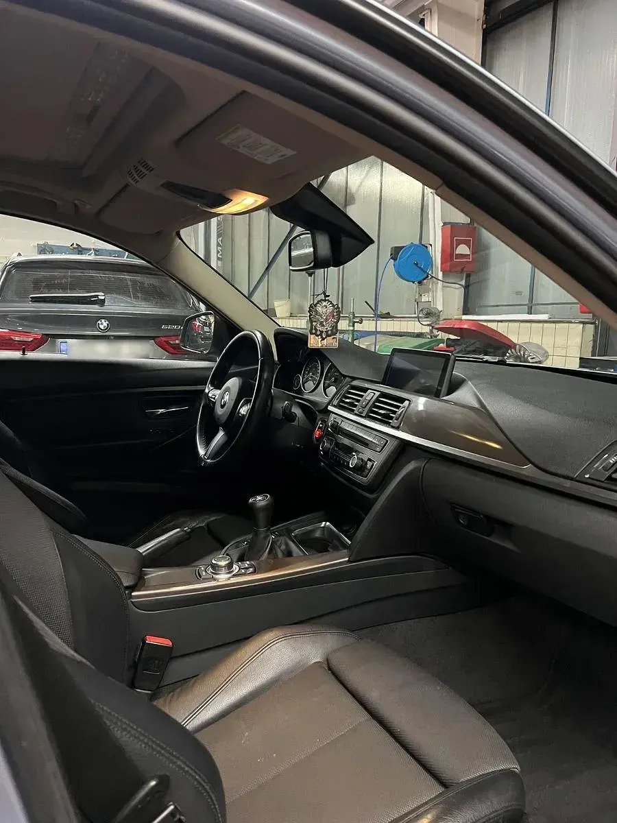 Gebraucht BMW 320 Comfort Edition 184 PS (135 kW) 2012 Blau Limousine