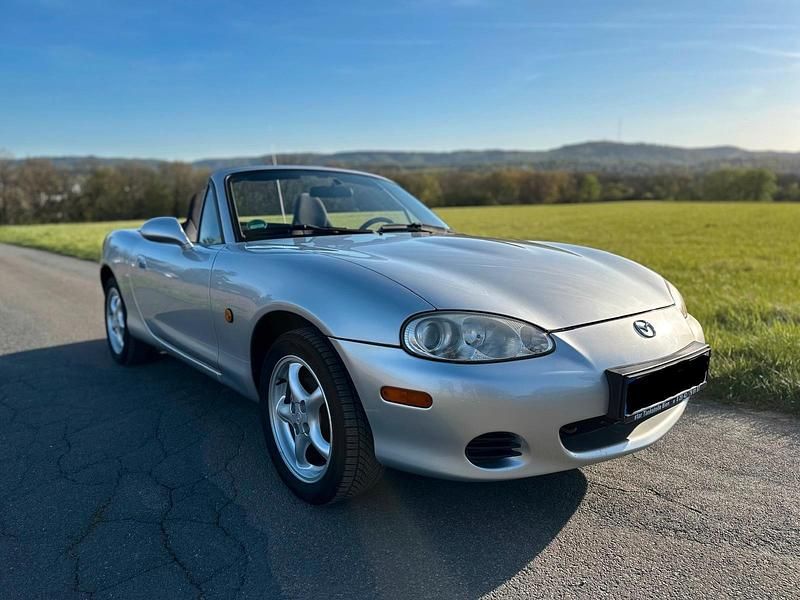Second-hand Mazda MX5 110 CP (80 kW) 2004 Argintiu Cabrio
