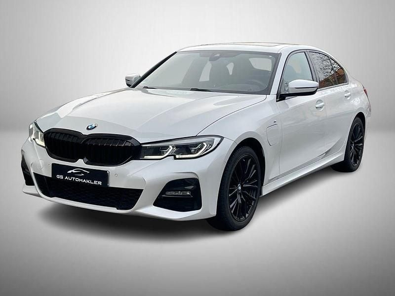 Weiß Gebraucht 2020 BMW 330e M Sport Limousine | 30.500 € (Fairer Preis) - Bild 1/4
