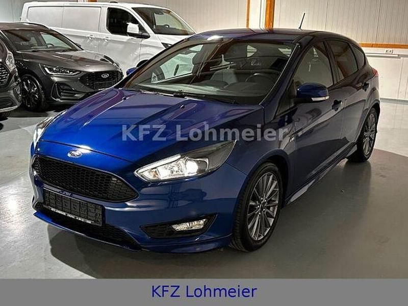 Blau Gebraucht 2017 Ford Focus ST-Line Limousine | 13.790 € (Teuer) - Bild 1/4