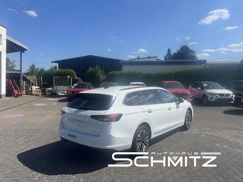 Neu Skoda Superb Selection 150 PS (110 kW) 2025 Weiß Kombi