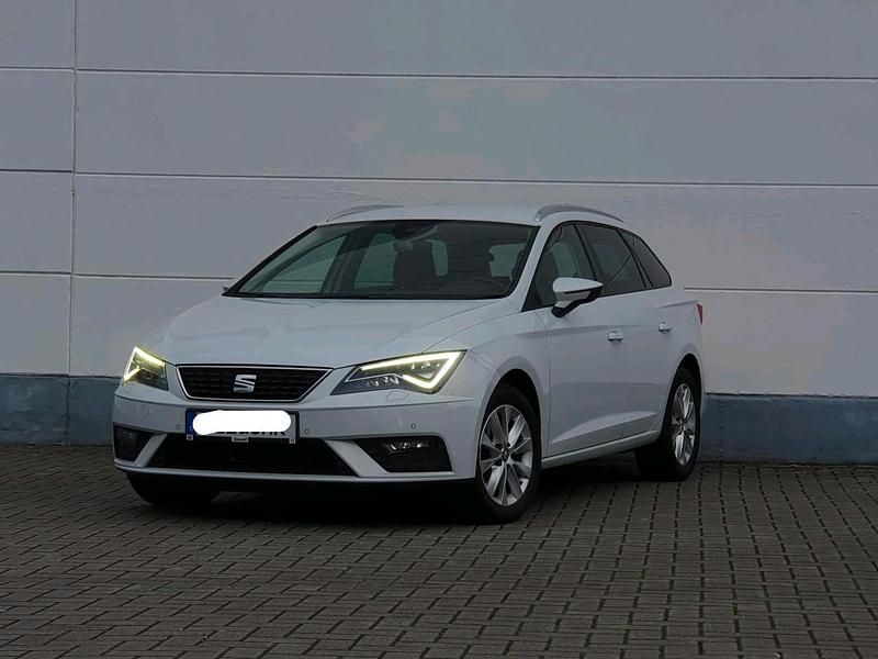 Weiß Gebraucht 2020 Seat Leon Kombi | 11.500 € (Guter Preis) - Bild 1/4