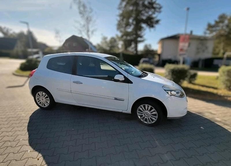 Gebraucht Renault Clio II 55 PS (40 kW) 2009 Weiß Limousine