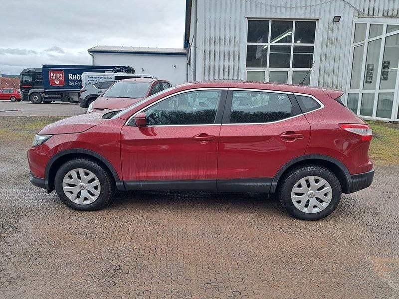 Gebraucht Nissan Qashqai S 116 PS (85 kW) 2016 Rot SUV