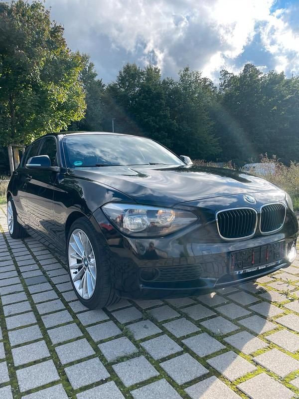 Gebraucht BMW 116 116 PS (85 kW) 2012 Schwarz Kleinwagen