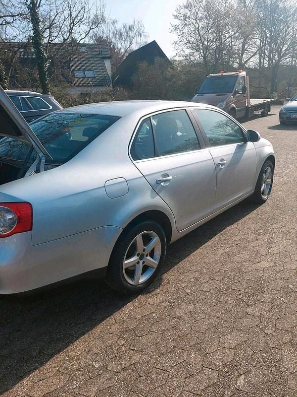 Gebraucht VW Jetta 150 PS (110 kW) 2007 Silber Limousine