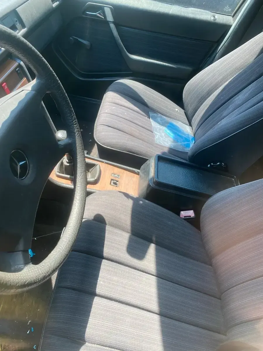 Gebraucht Mercedes 230 132 PS (97 kW) 1988 Grau Limousine