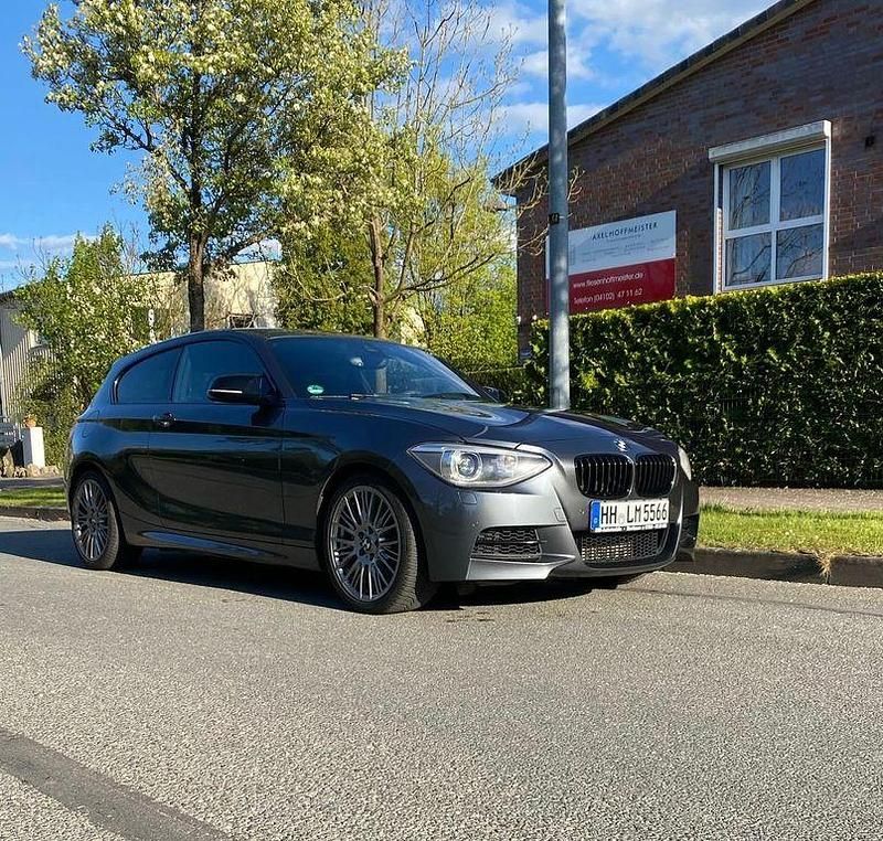 Grau Gebraucht 2013 BMW M135 Sport Line Kleinwagen | 14.990 € (Guter Preis) - Bild 1/4