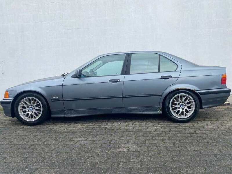 Fjordgrau Gebraucht 1996 BMW 320 Limousine | 4.990 € (Fairer Preis) - Bild 1/4