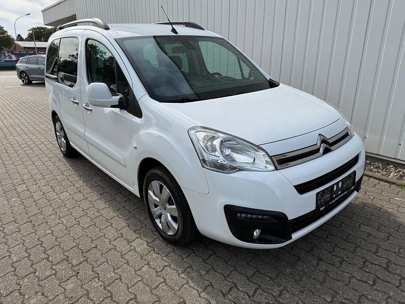 Weiß Gebraucht 2017 Citroën Berlingo SELECTION Van / Kleinbus | 5.950 € (Superpreis) - Bild 1/4