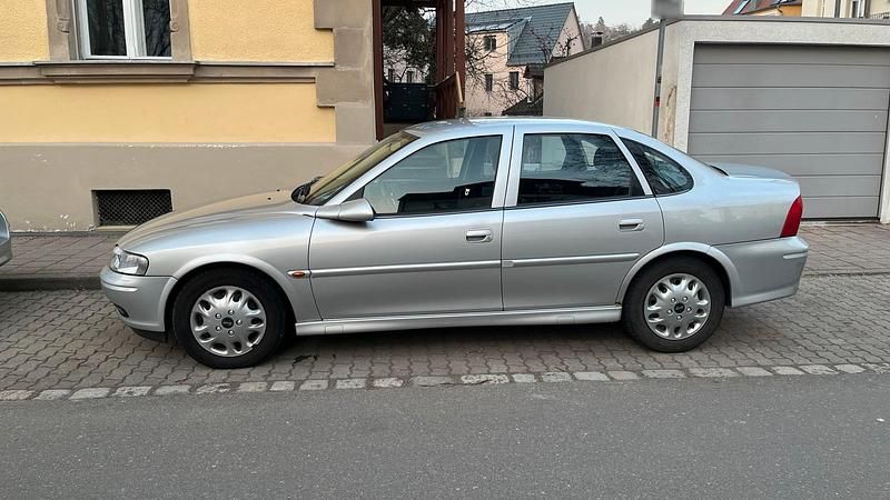 Gebraucht Opel Vectra 101 PS (74 kW) 2001 Silber Limousine