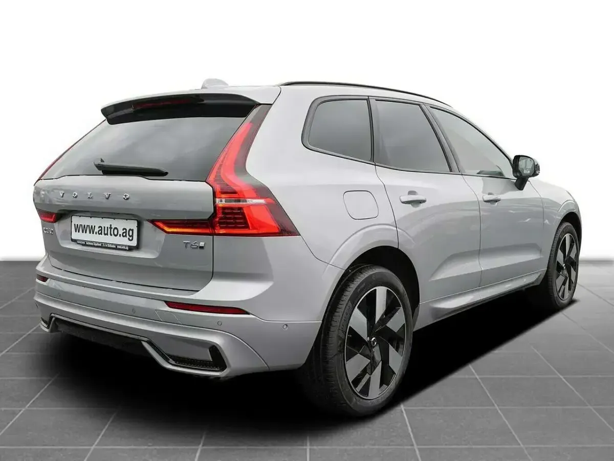 Gebraucht Volvo XC60 Plus 349 PS (256 kW) 2024 Crystal white pearl SUV