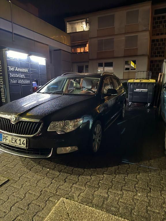 Gebraucht Skoda Superb Active 200 PS (147 kW) 2011 Schwarz Kombi