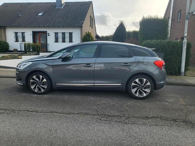 Silber Gebraucht 2012 DS Automobiles DS5 Kleinwagen | 8.650 € - Bild 1/4