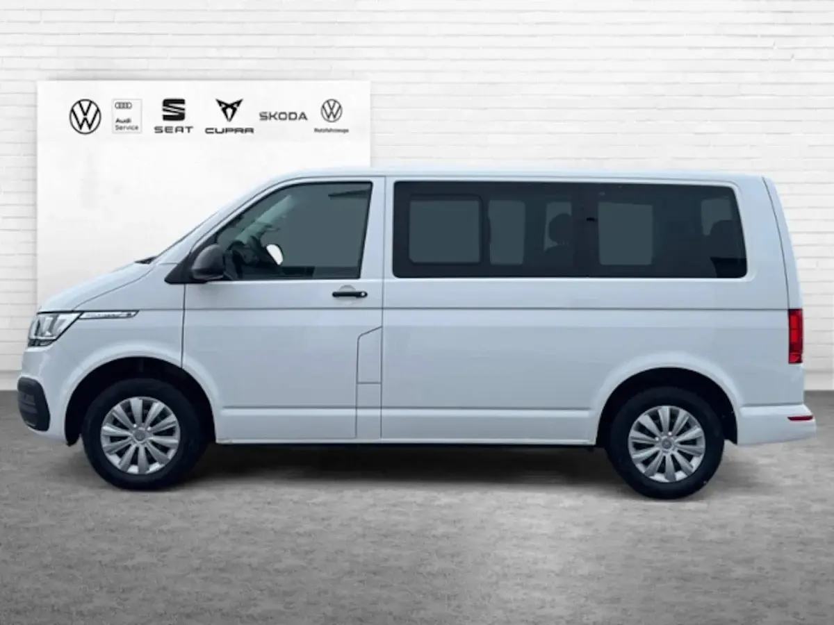 Begagnad VW Multivan Trendline 150 HK (110 kW) 2021 Minibuss
