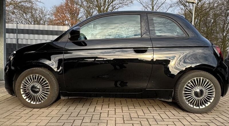 Schwarz Gebraucht 2022 Fiat 500e Icon Cabrio | 16.850 € (Superpreis) - Bild 1/4