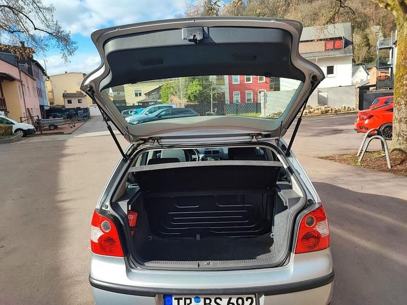 Gebraucht VW Polo Basis 75 PS (55 kW) 2002 Silber Limousine