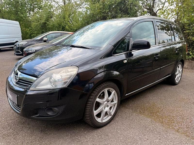 Second-hand Opel Zafira Innovation 140 CP (102 kW) 2011 Negru Monovolum