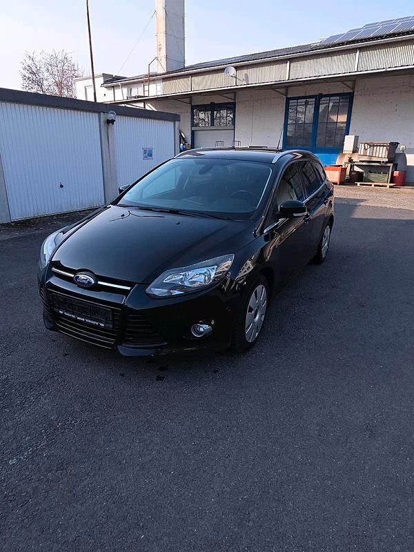 Gebraucht Ford Focus 125 PS (91 kW) 2014 Schwarz Kombi