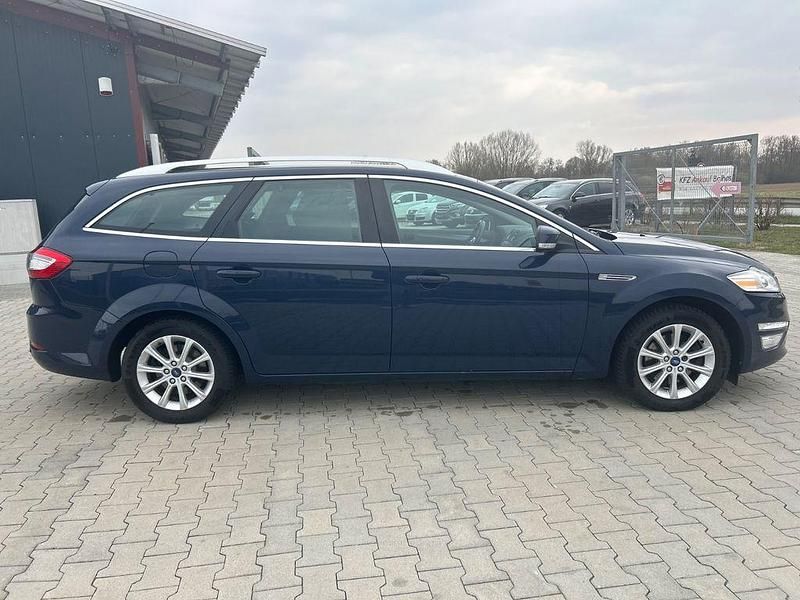 Gebraucht Ford Mondeo Titanium 140 PS (102 kW) 2011 Blau Limousine