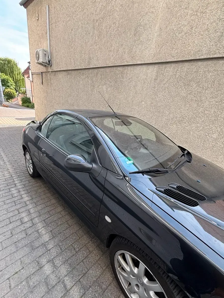 Gebraucht Peugeot 206 CC 109 PS (80 kW) 2003 Schwarz Cabrio
