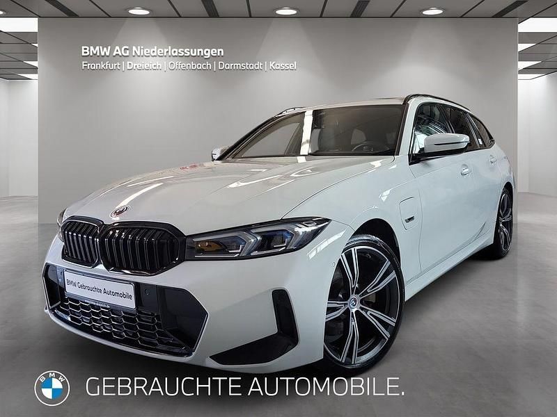 Weiß Gebraucht 2022 BMW 330e M Sport Kombi | 34.780 € (Fairer Preis) - Bild 1/4