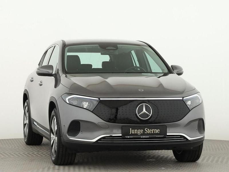 Gebraucht Mercedes EQA350 Progressive 214 kW (292 PS) 2024 Mountaingrau metallic SUV