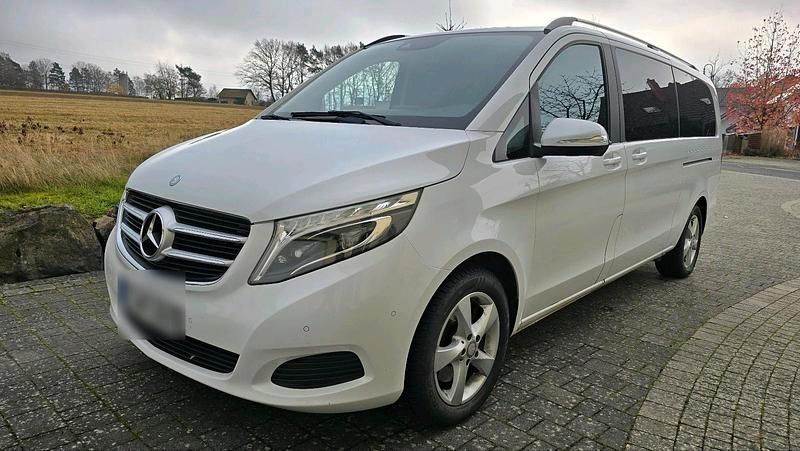 Weiß Gebraucht 2015 Mercedes V250 Avantgarde Van / Kleinbus | 26.900 € (Superpreis) - Bild 1/4