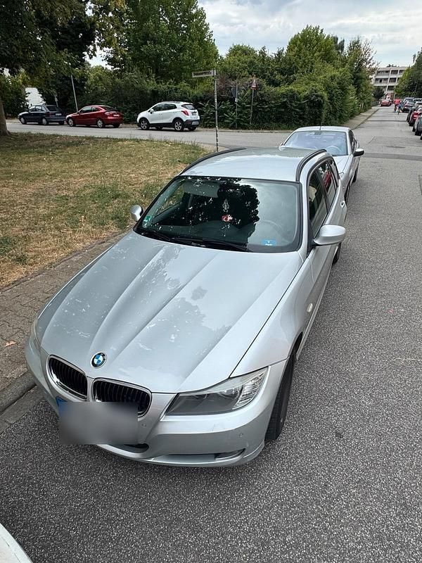 Silber Gebraucht 2011 BMW 318 Kombi | 4.200 € (Guter Preis) - Bild 1/4