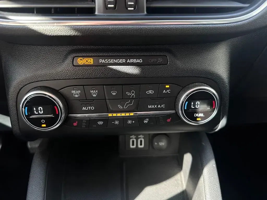 Gebraucht Ford Kuga Titanium 150 PS (110 kW) 2021 Grau SUV