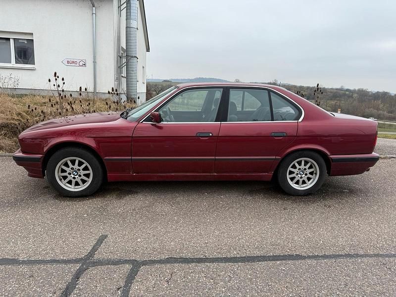 Gebraucht BMW 525 143 PS (105 kW) 1993 Rot Limousine