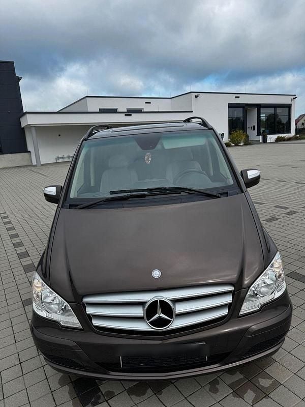 Braun Gebraucht 2012 Mercedes Viano Van / Kleinbus | 22.700 € (Etwas zu teuer) - Bild 1/4