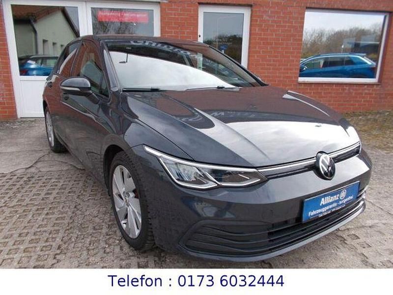 Gebraucht VW Golf VIII Life 150 PS (110 kW) 2022 Reflexsilber (metallic) Kombi