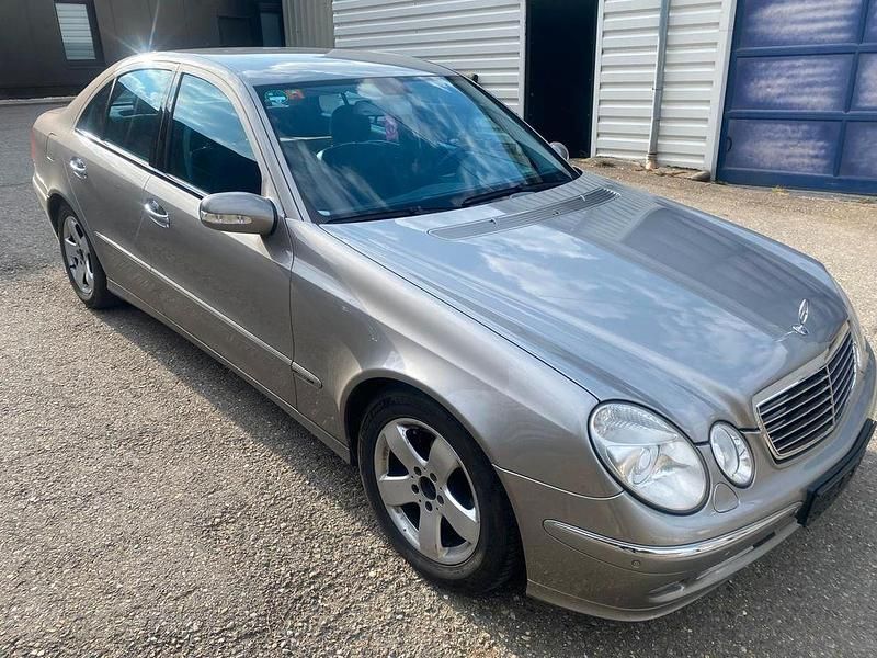 Gebraucht Mercedes E320 Avantgarde 224 PS (164 kW) 2004 Silber Limousine