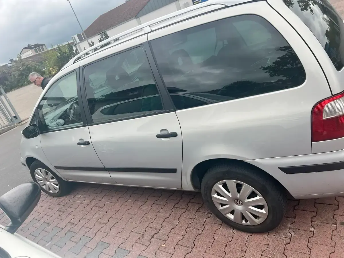 Gebraucht Ford Galaxy 116 PS (85 kW) 2003 Silber Van / Kleinbus