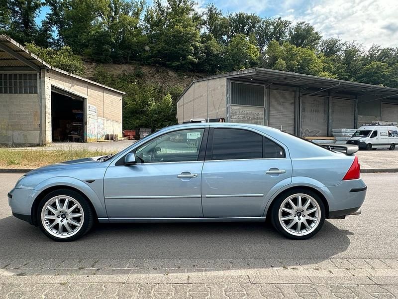 Gebraucht Ford Mondeo 145 PS (106 kW) 2003 Blau Limousine
