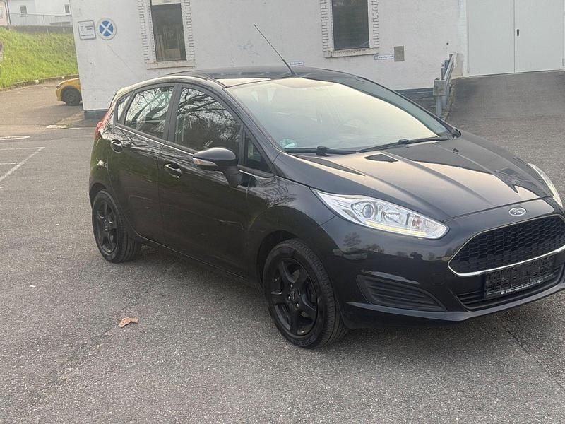 Gebraucht Ford Fiesta Celebration 75 PS (55 kW) 2017 Schwarz Kleinwagen