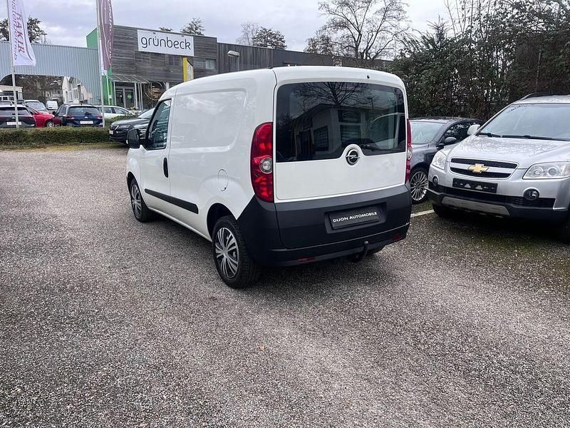 Gebraucht Opel Combo 105 PS (77 kW) 2015 Weiß Van / Kleinbus