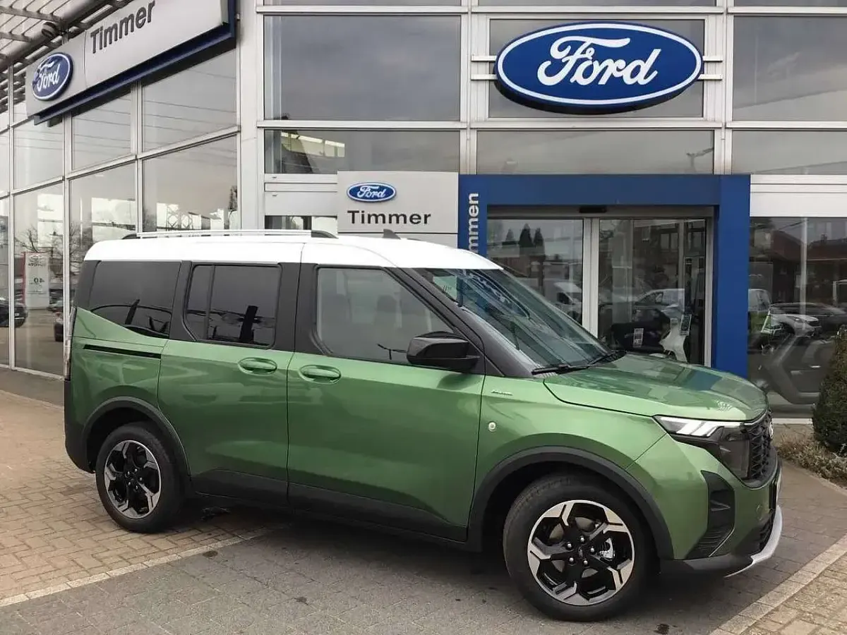 Gebraucht Ford Tourneo Active 125 PS (91 kW) 2026 Bursting green Kombi
