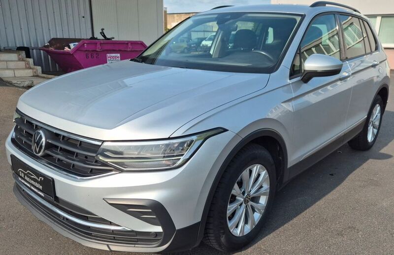 Delfingrau metallic Gebraucht 2021 VW Tiguan Life SUV | 20.490 € (Superpreis) - Bild 1/4