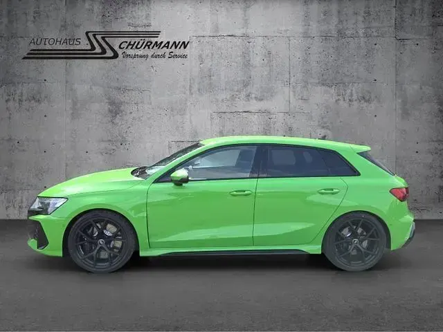 Neu Audi RS3 Sport 400 PS (294 kW) 2026 Grün Limousine