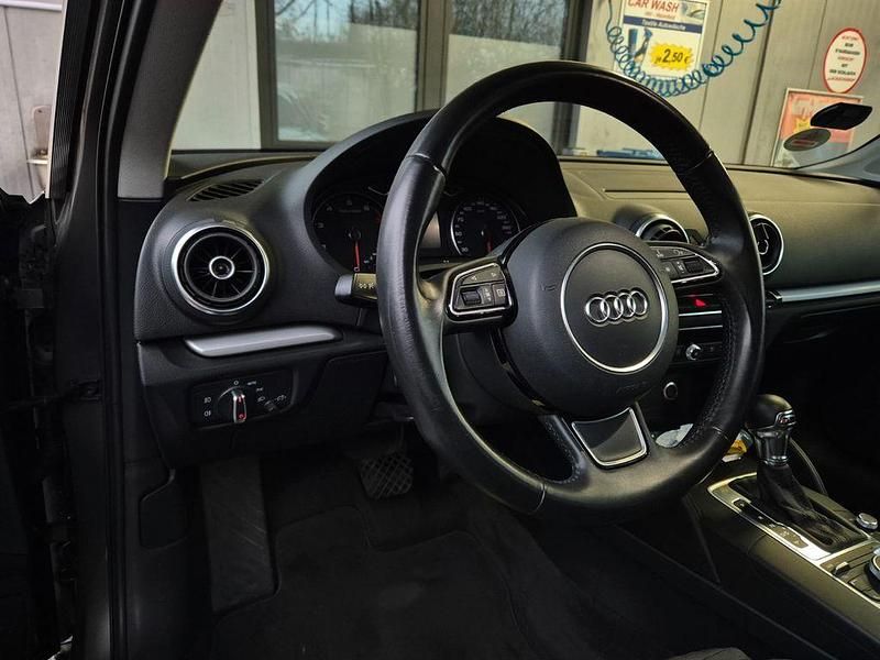 Grau Gebraucht 2013 Audi A3 Ambition Limousine | 11.000 € (Fairer Preis) - Bild 1/4
