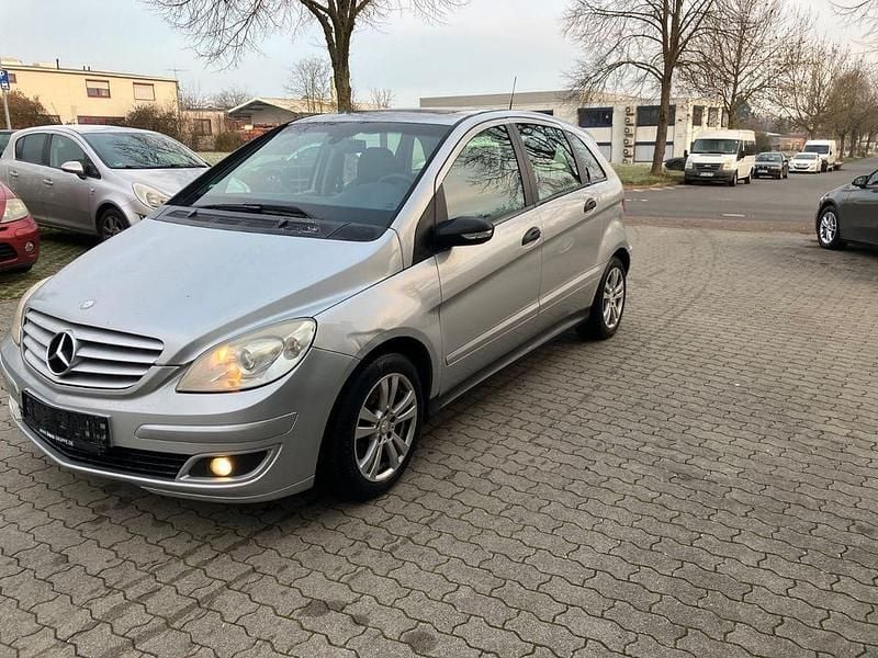 Gebraucht Mercedes B180 109 PS (80 kW) 2006 Silber Van / Kleinbus